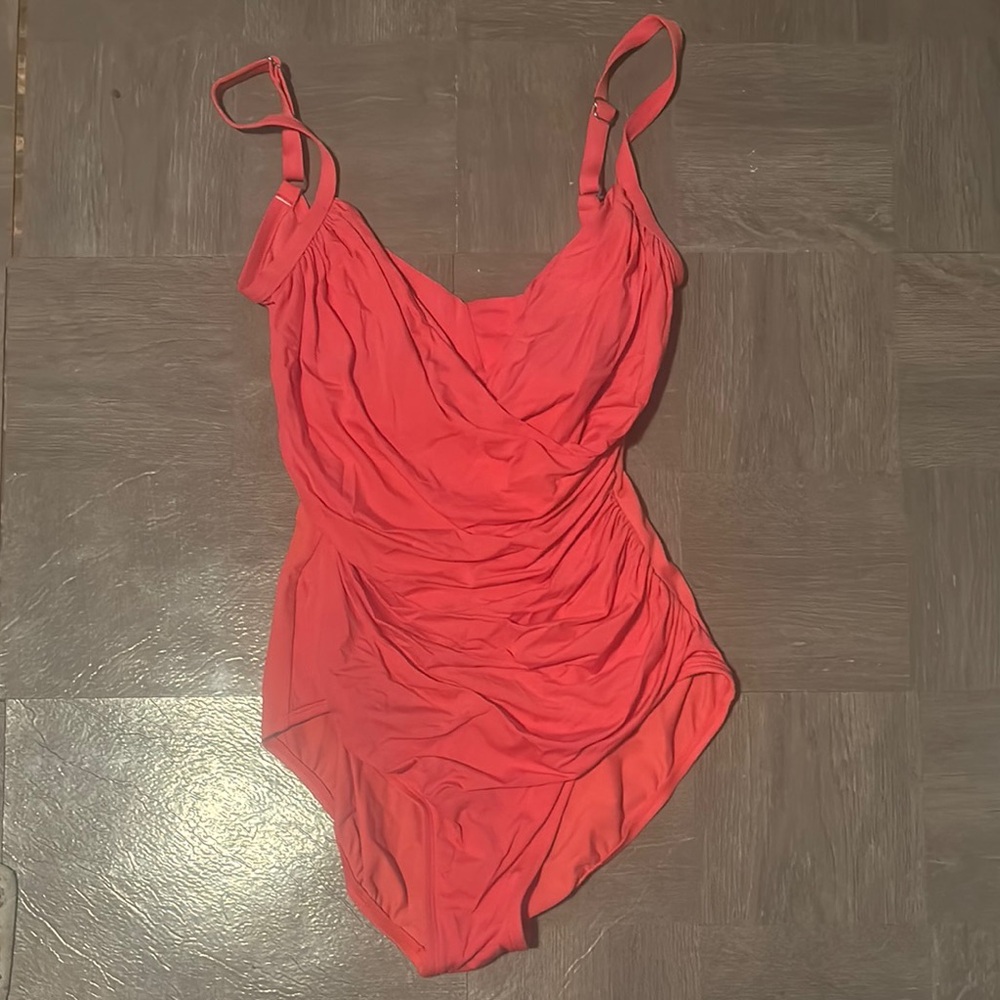 Chic Red One-Piece Swimsuit with Ruching - Picture 1 of 2